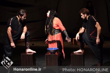 نمايش "سرزمين پدرى" در تالار سایه مجموعه تیاترشهر