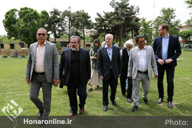 رونمایی از مجسمه ریشه‌ها و سنگ‌ها در موزه هنرهای معاصر