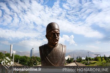 رونمایی سردیس مفاخر فرهنگی در میدان مشاهیر