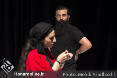 نمایش "گرگ‌ها کروات نمی‌زنند" در عمارت نوفل لوشاتو