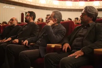 معاون امور هنری وزیر ارشاد به تماشای نمایش "مردی در آینه" نشست