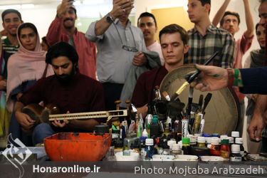 پرفورمنس کالیگرافی مهدی حاجی محمدی فریمانی در گالری ترانه باران