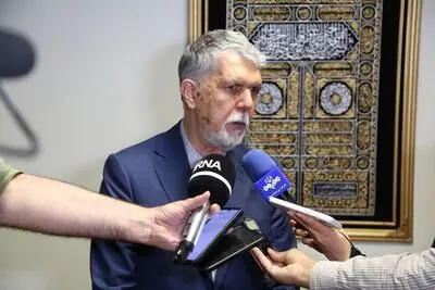 وزیر فرهنگ: معاصریت امام (ره) مانع از تولید آثار در شأن ایشان شد