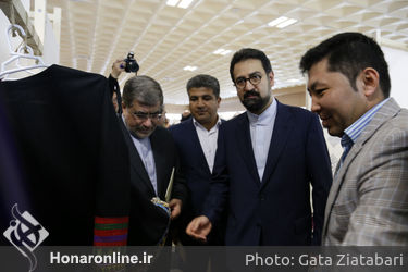 بازدید سید محمدمجتبی حسینی از نمایشگاه هشتمین جشنواره بین‌المللی مد و لباس فجر در چابهار