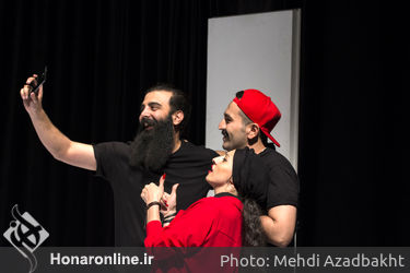 نمایش "گرگ‌ها کروات نمی‌زنند" در عمارت نوفل لوشاتو