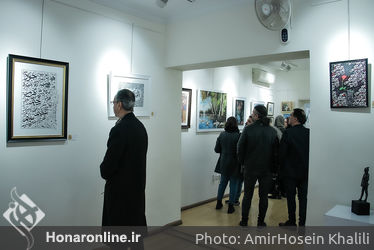 نمایشگاه گروهی با عنوان «درمیان کاغذ پاره‌ها» در گالری انتظامی