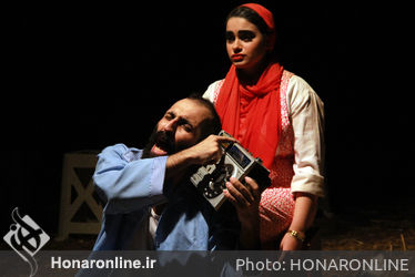 نمایش "چهرازی" به کارگردانی کامبیز نیک‌آمیز در خانه نمایش مهرگان روی صحنه است.