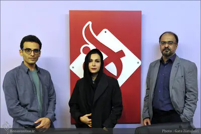 رحمت امینی: نمایش‌های قدرتمند، مشکلات ممیزی کمتری دارند / "خدایگان" اثری پر مفهوم و نکته است / در کمدی‌نویسی پیشرفتی نکردیم /  "خدایگان" به روایت کارگران بازیگران و طراحان