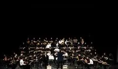 ارکستر خالقی به روی صحنه رفت