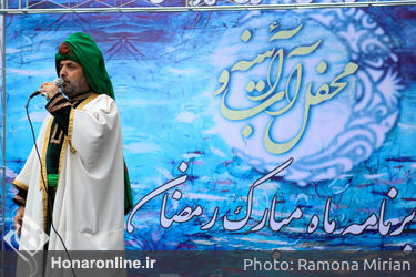 تعزیه خوانی در مقابل مجتمع فرهنگی هنری مهرسان