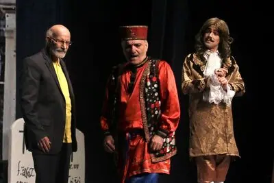 ریاکاران دیکتاتورها را دوست دارند و دیکتاتورها ریاکاران را 