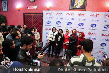 اکران مردمی فیلم " آینه بغل "