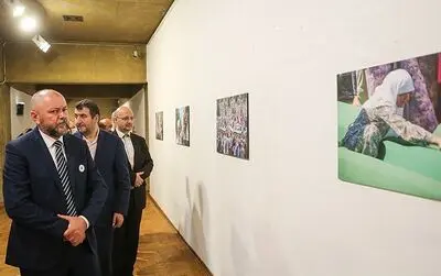 Tehran photo exhibit explores Bosnian people’s grief over Srebrenica Genocide