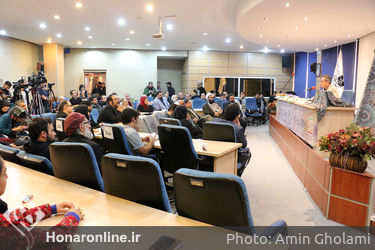 رونمایی از کتاب "چهل سال نمایش" و تقدیر از ۱۰ هنرمند انقلاب 