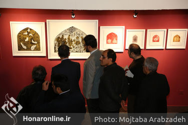 بازدید سید عباس صالحی و سیدمحمد مجتبی حسینی از نمایشگاه هنرهای تجسمی فجر