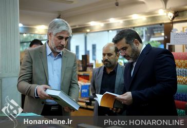 کتابگردی وزیر فرهنگ همزمان با هفته کتاب