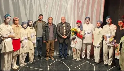 نخستین اجرای نمایش «مارمولکایa+b+c/d» با حضور محمدرضا خاکی به صحنه رفت

