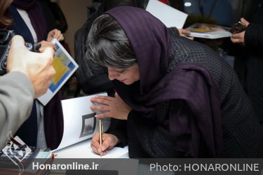 رونمایی از سومین کتاب سال پیش نگاه در گالری گلستان