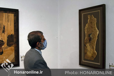 بازدید نایب رییس کمیسیون فرهنگی مجلس از نمایشگاه نگاره‌های چوبی در فرهنگسرای نیاوران