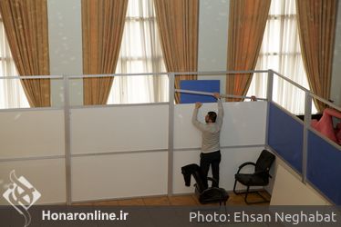 آماده سازی غرفه های مستقر در تالار وحدت برای جشنواره مدو لباس فجر