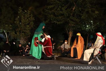 تعزیه "طفلان زینب(س)" و "وهب نصرانی" در مقابل تالار وحدت