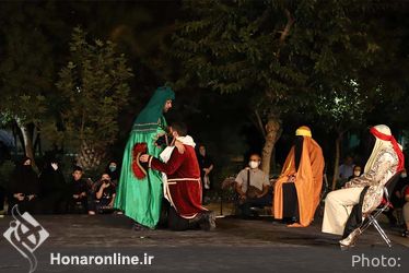تعزیه "طفلان زینب(س)" و "وهب نصرانی" در مقابل تالار وحدت
