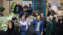 احسان آقایی: هنرمندان معاصر خود را از دست می‌دهیم بی‌آنکه به آنها اهمیت داده باشیم / تشییع پیکر حسن حاجی‌نوری از خانه هنرمندان