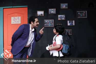 نمایش "عقل صورتی یا مدادی که فقط مشق نمی‌نوشت"