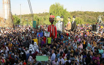 شادپیمایی عروسک‌ها در بوستان آب و آتش‎
