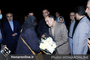 استقبال از پیکر  امیر هوشنگ ابتهاج با جمعی از بزرگان و اهالی فرهنگ و هنر در فرودگاه امام خمینی 
