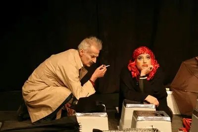 از همیشه تنهاتریم ... / یادداشت پریزاد سیف، کارگردان نمایش "راننده چینی"

