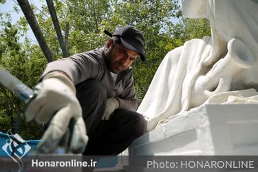 مرمت و بازسازی تندیس خیام در بوستان لاله