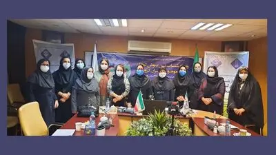 توجه به تن‌پوش کودکان در یک رویداد استارت آپی با موضوع کرونا