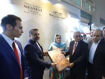آمادۀ برگزاری نشست‌های تخصصی گردشگری در نمایشگاه کتاب ادبی هستیم