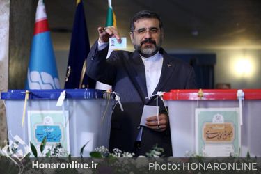 حضور اهالی فرهنگ و هنرمندان پای صندوق رای تالار وحدت