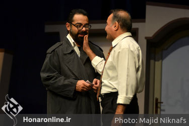 نمایش "آهسته با گل سرخ" در تماشاخانه سنگلج