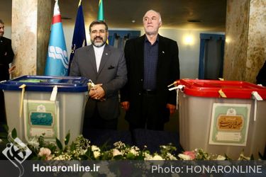 حضور اهالی فرهنگ و هنرمندان پای صندوق رای تالار وحدت