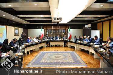 دیدار جمعی از هنرمندان با رضا رحمانی  وزیر صنعت، معدن و تجارت 