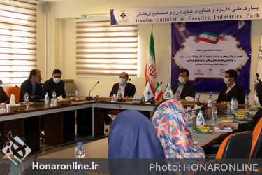 امضای تفاهم‌نامه همکاری میان انجمن فرهنگی هنری طراحان و تولیدکنندگان پوشاک مدارس ایران و پارک ملی علوم و فناوری‌های نرم و صنایع فرهنگی