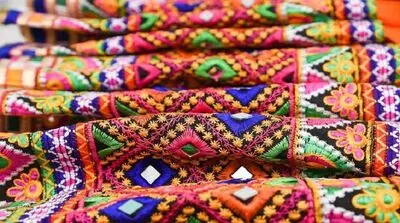 گالری هنرهای ملی ایران و برپایی کارگاه‌های طراحی منسوجات ملی