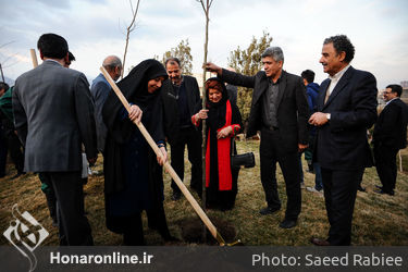 مراسم کاشت درخت در برج میلاد تهران