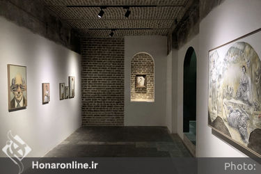 نمایشگاه آثار عاطفه نام‌آور در گالری این‌جا