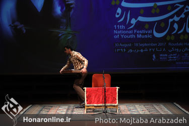 اجرای ساز سنتور در صبح سومین روز جشنواره موسیقی جوان