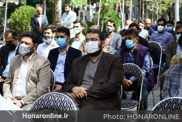 آغاز هفته هنر انقلاب با ادای احترام به مقام شهدا و تجدید پیمان با آرمان‌های امام خمینی(ره)