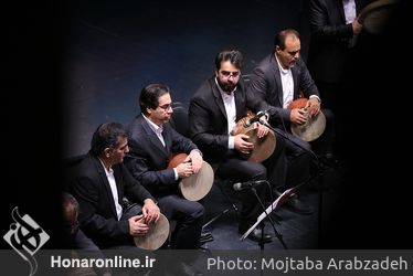 اجرای گروه پایور سعید ثابت-علیرضا فریدون پور و گروه تنبک محمد اسماعیلی.در چهارمین شب جشنواره موسیقی فجر-در تالار وحدت