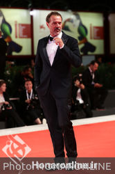 0998 Actor Sebastian Koch walks the red carpet ahead of the _Werk Ohne Autor (Never Look Away)_ screening during the 75th Venice Film Festival