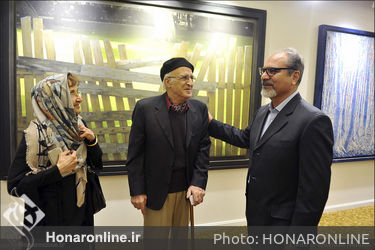 بازدید هنرمندان از آثار دهمین حراج تهران