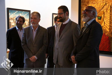 بازدید وزیر ارشاد از نمایشگاه علی اکبر صادقی در موزه هنرهای معاصر