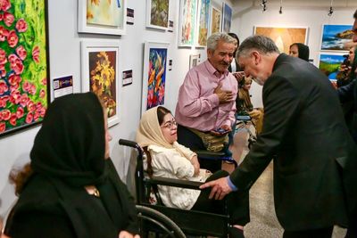 وزیر فرهنگ: نمایش آثار هنرمندان معلول نمونه‌ای از دیپلماسی انسانی است