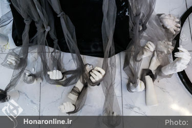 نمایشگاه لباس‌های مفهومی "رو به تهران من" در گالری مستقل تهران